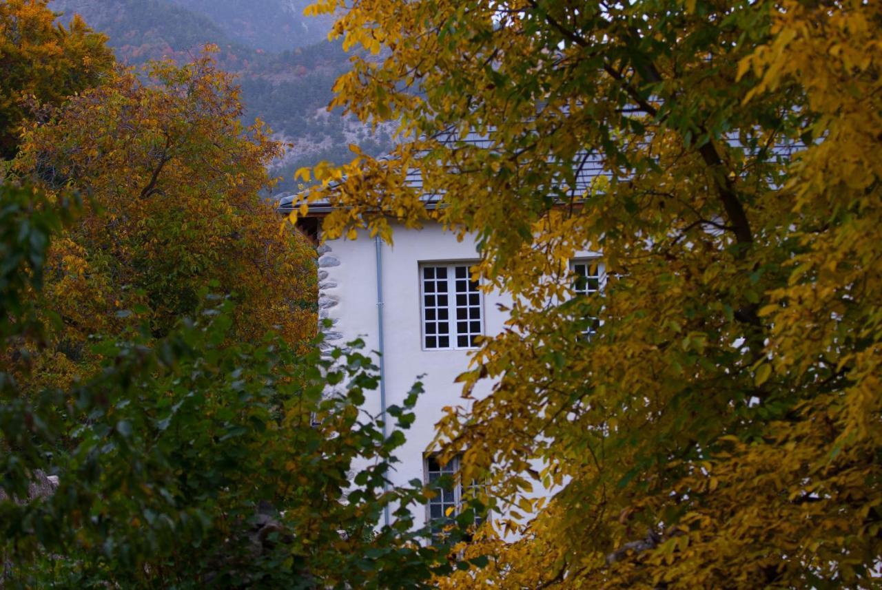 Bed and Breakfast Maison Cimarron Chateauroux-les-Alpes Exteriér fotografie